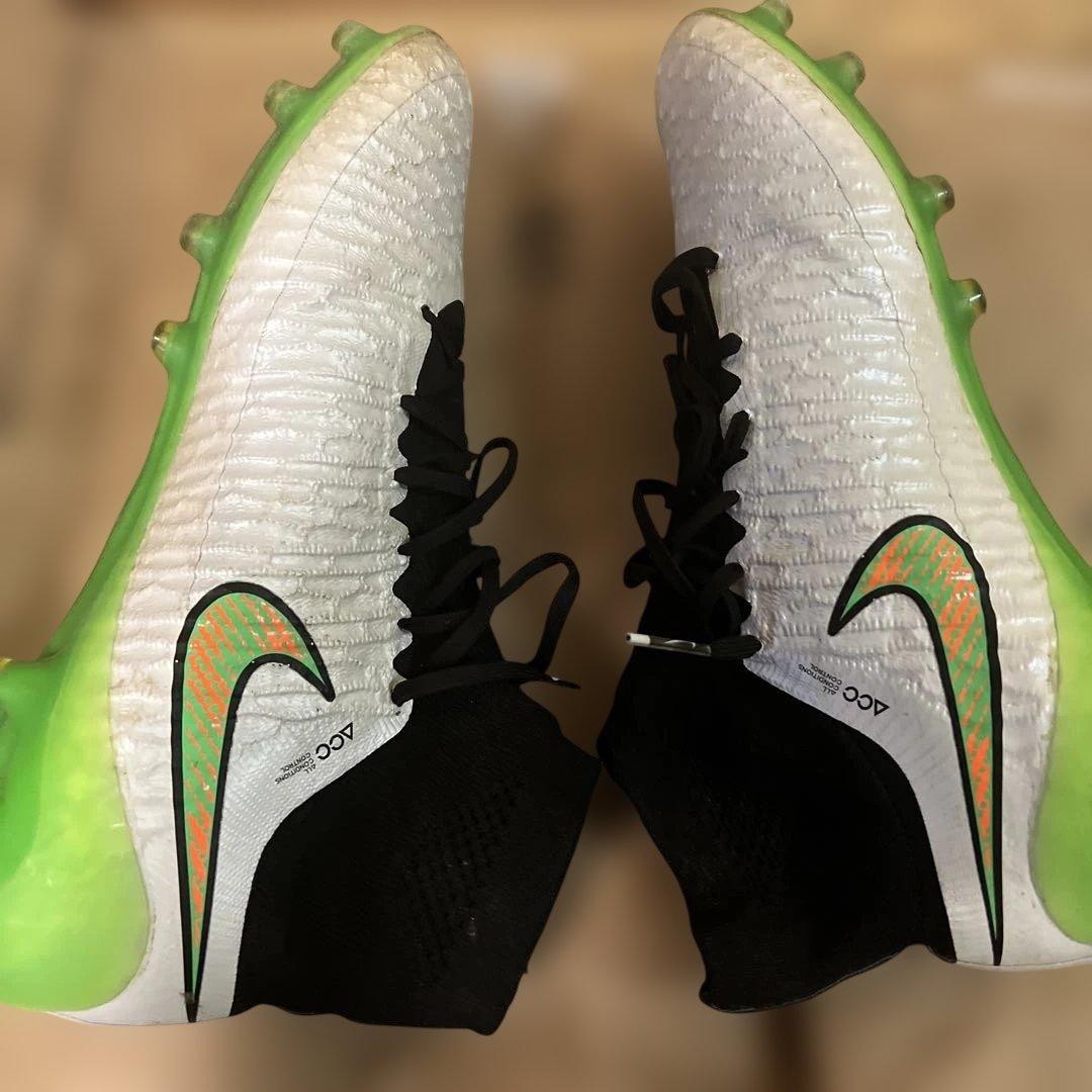 ひ*ん様 NIKEサッカースパイクMAGISTA27㌢
