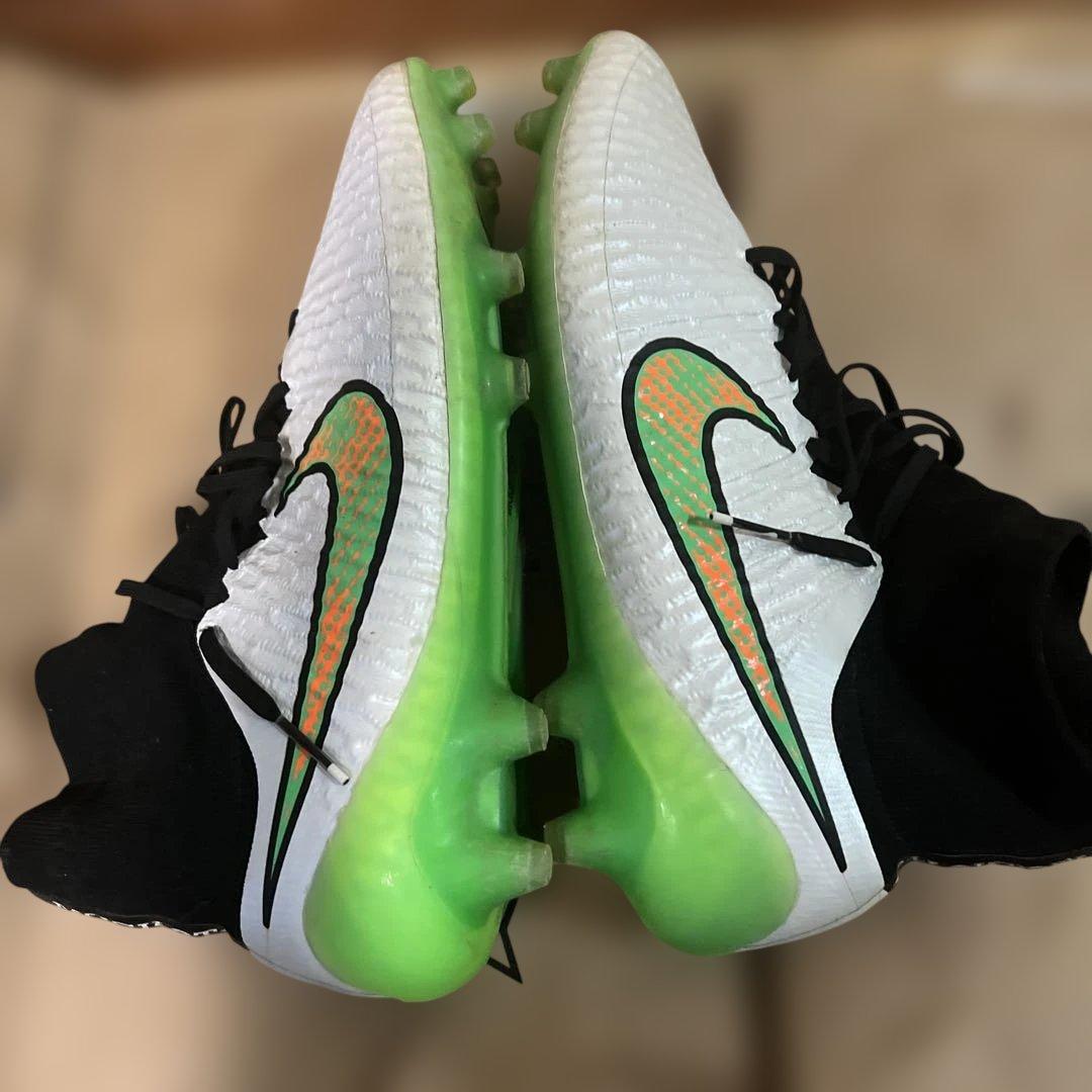 ひ*ん様 NIKEサッカースパイクMAGISTA27㌢