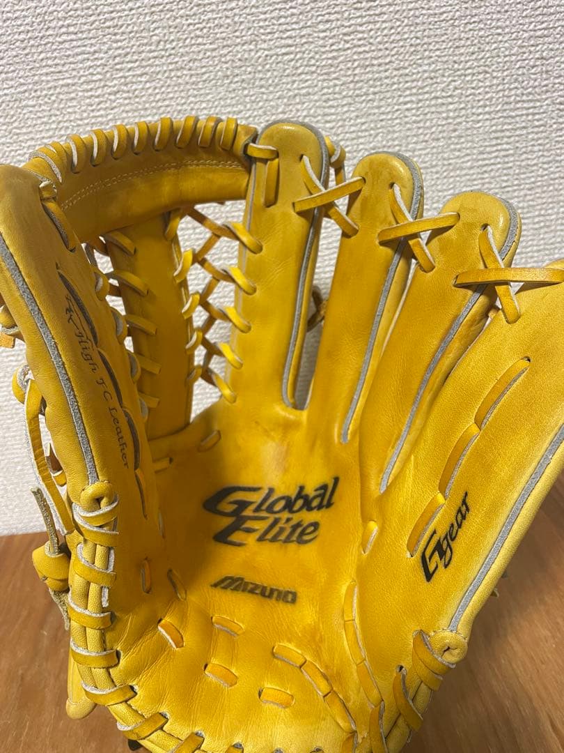【美品】ミズノ グローバルエリート 軟式 外野手用 グローブ 袋付き　即戦力