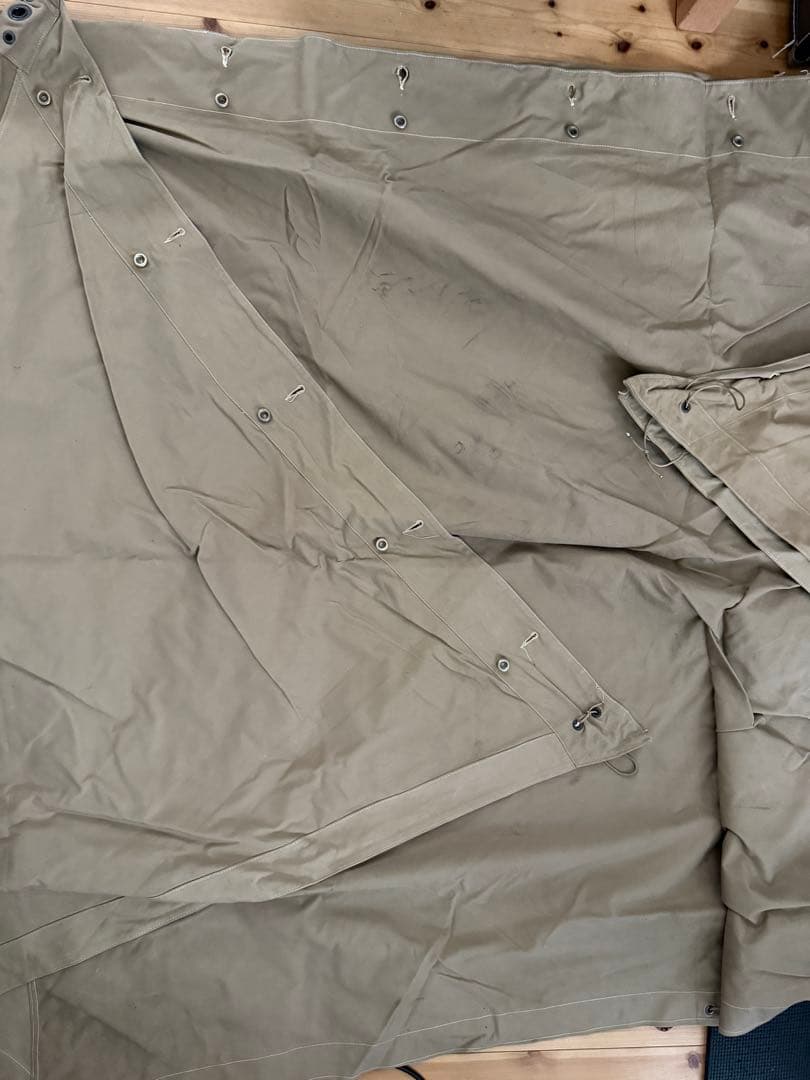 フランス軍幕　パップテント　木製ポール、ペグ付き