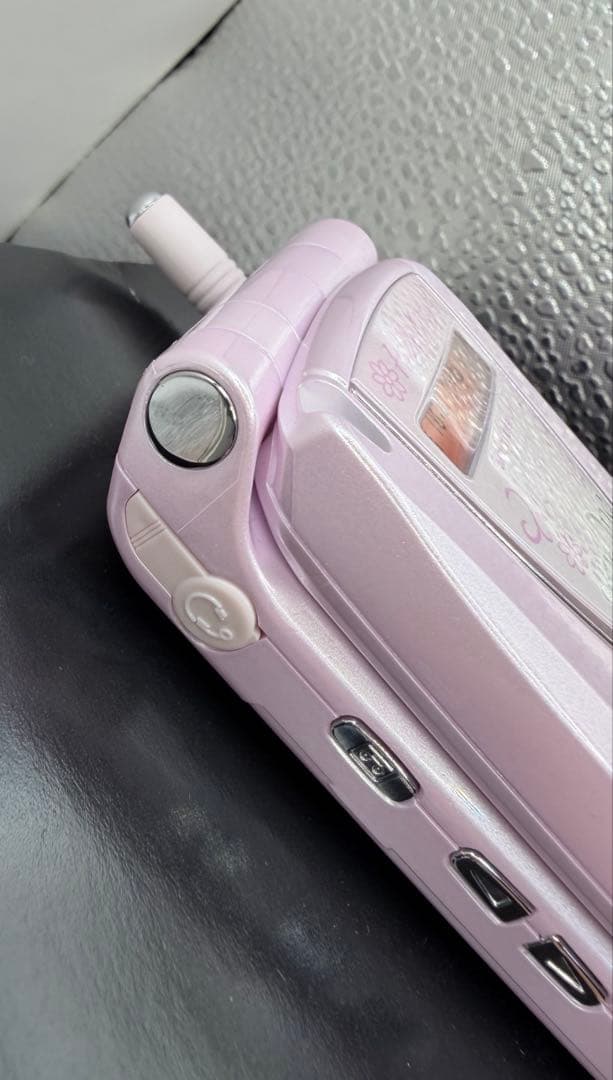 20時までタイミィセール　モックアップ　ハローキティ　au cdma One