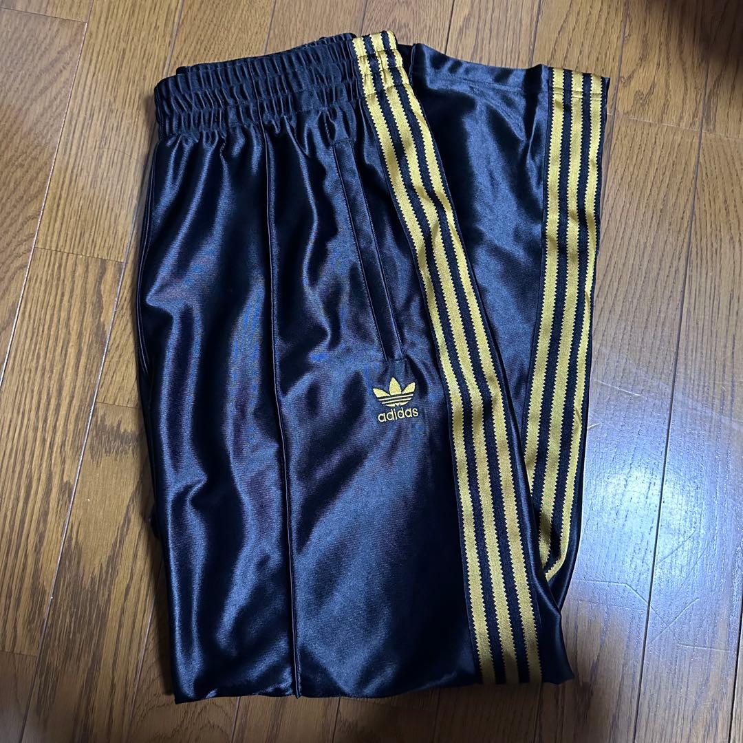 adidas トラックパンツ