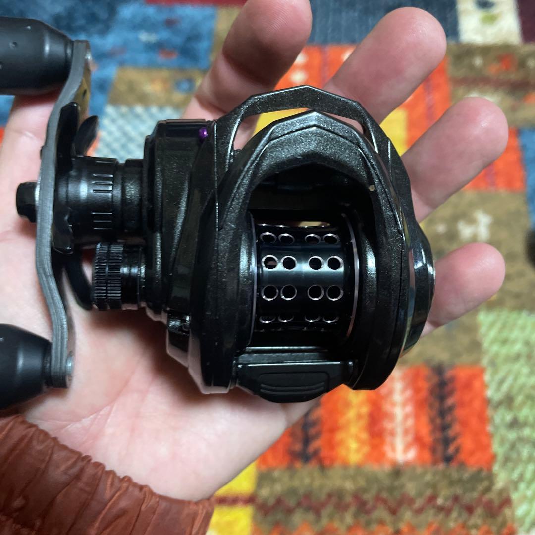 Abu Garcia ベイトリール ロキサーニ　8-L