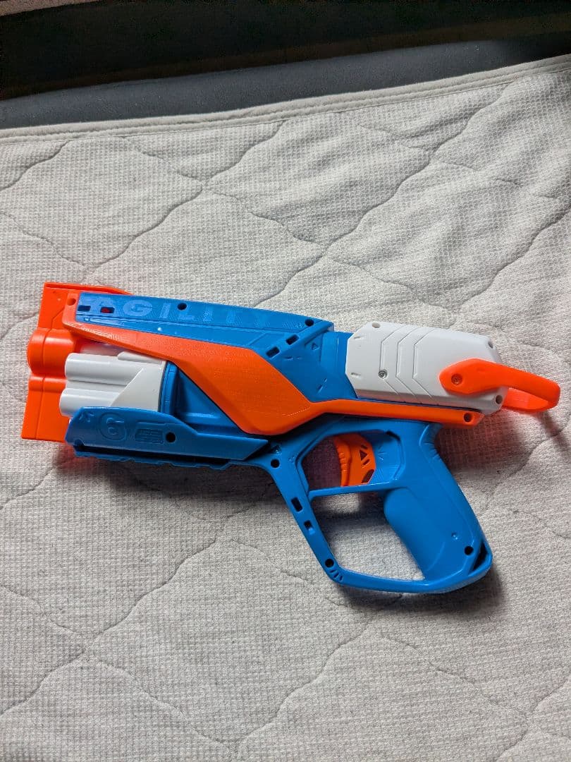 NERF トイガン 青/オレンジ ダーツ付き