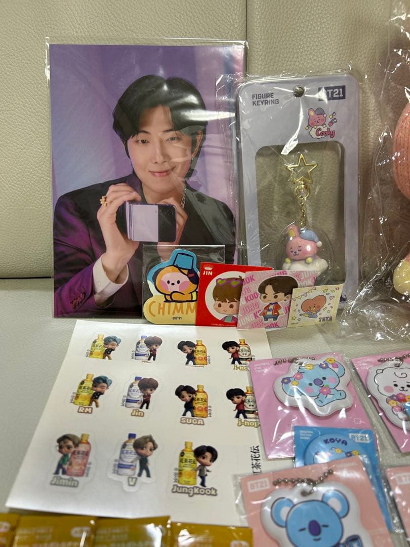 BTS bt21 ぬいぐるみ　フォト　缶バッジ　シール