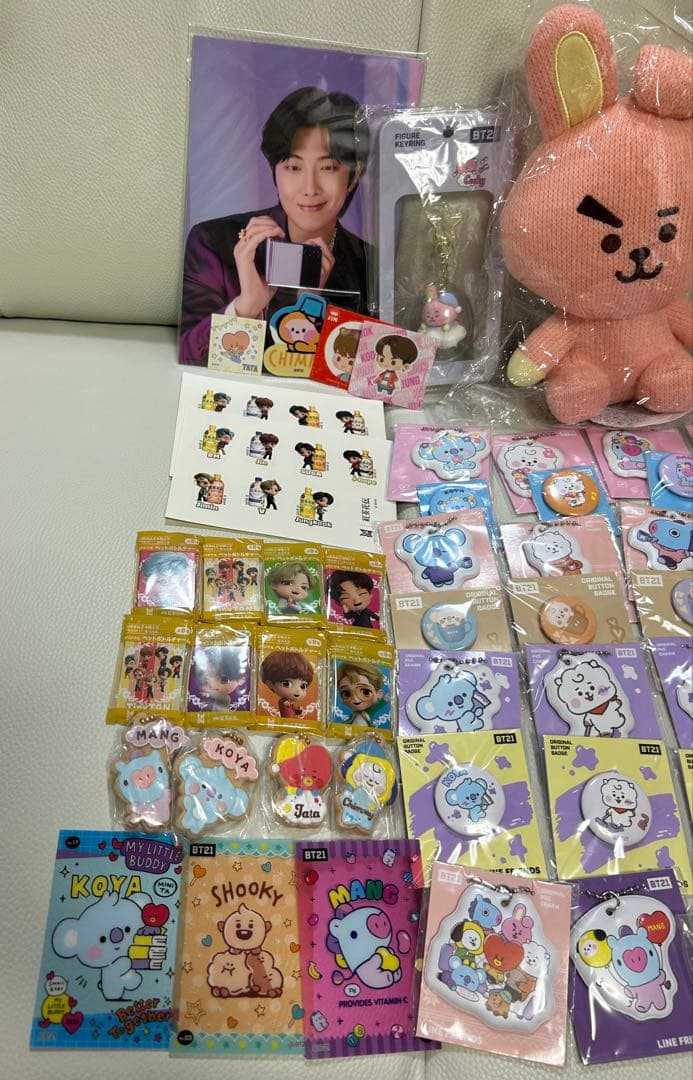 BTS bt21 ぬいぐるみ　フォト　缶バッジ　シール