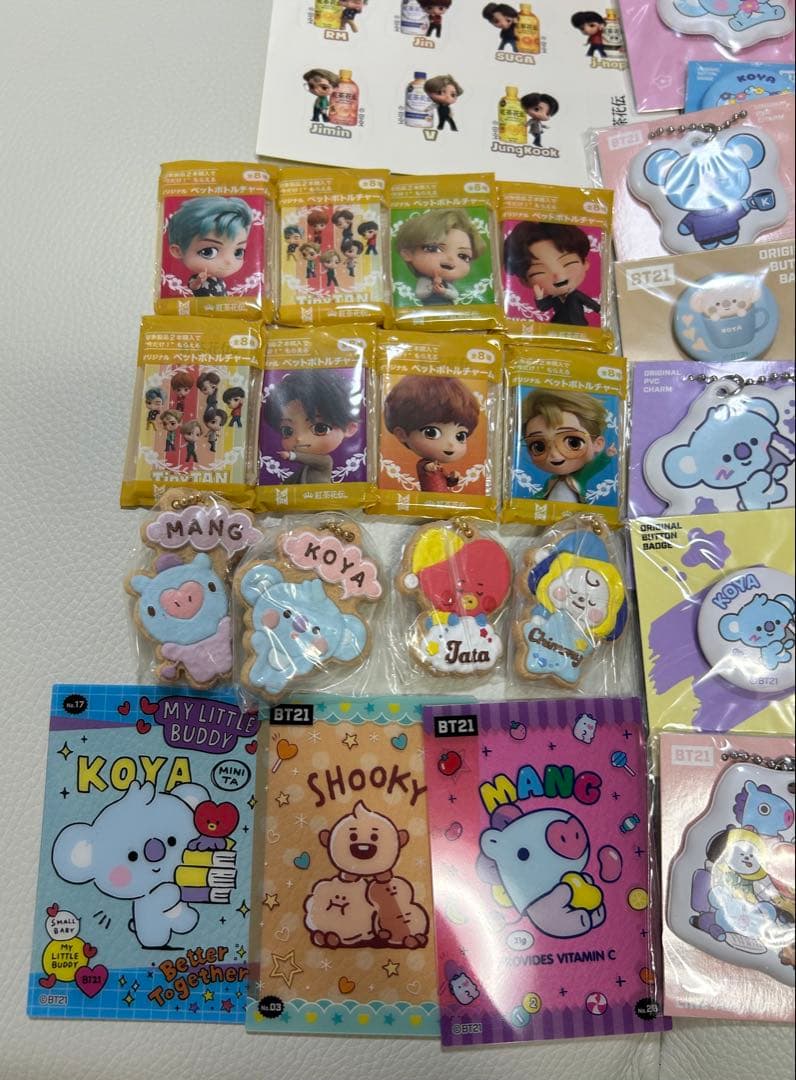 BTS bt21 ぬいぐるみ　フォト　缶バッジ　シール