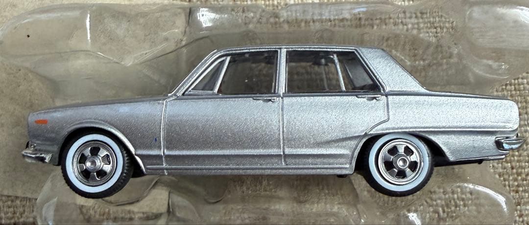トミカリミテッドヴィンテージスカイライン 2000GT LV-162a,b