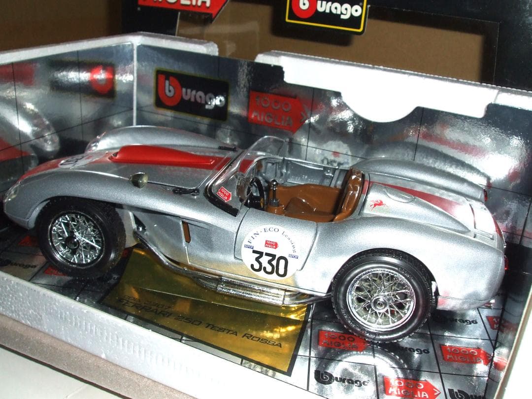 フェラーリ　２５０　テスタロッサ　（１９５７）　 ＃３３０　レースカー　１／１８