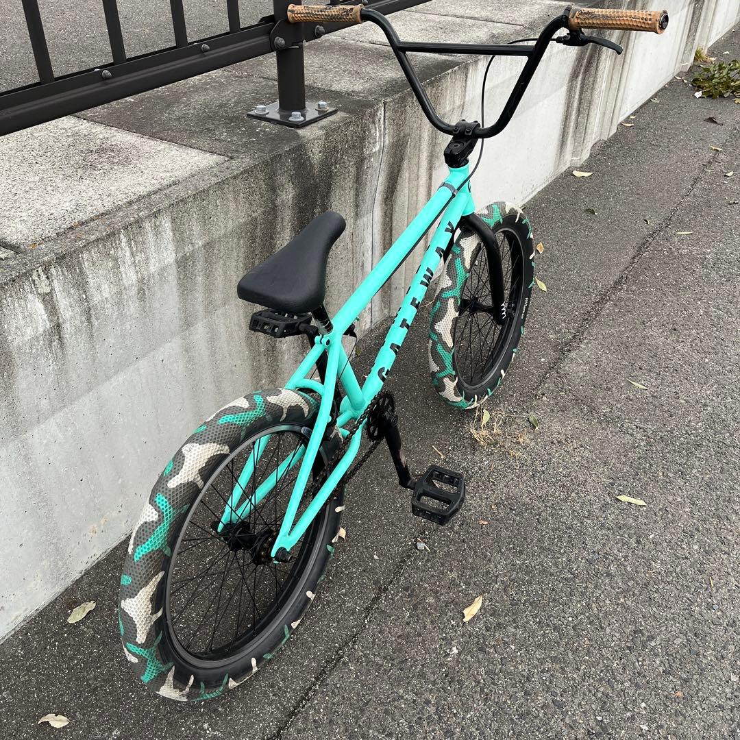 CULT BMX 20インチ　自転車
