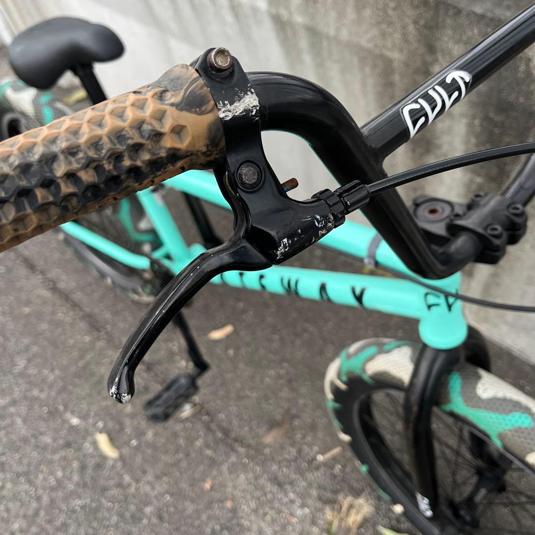 CULT BMX 20インチ　自転車