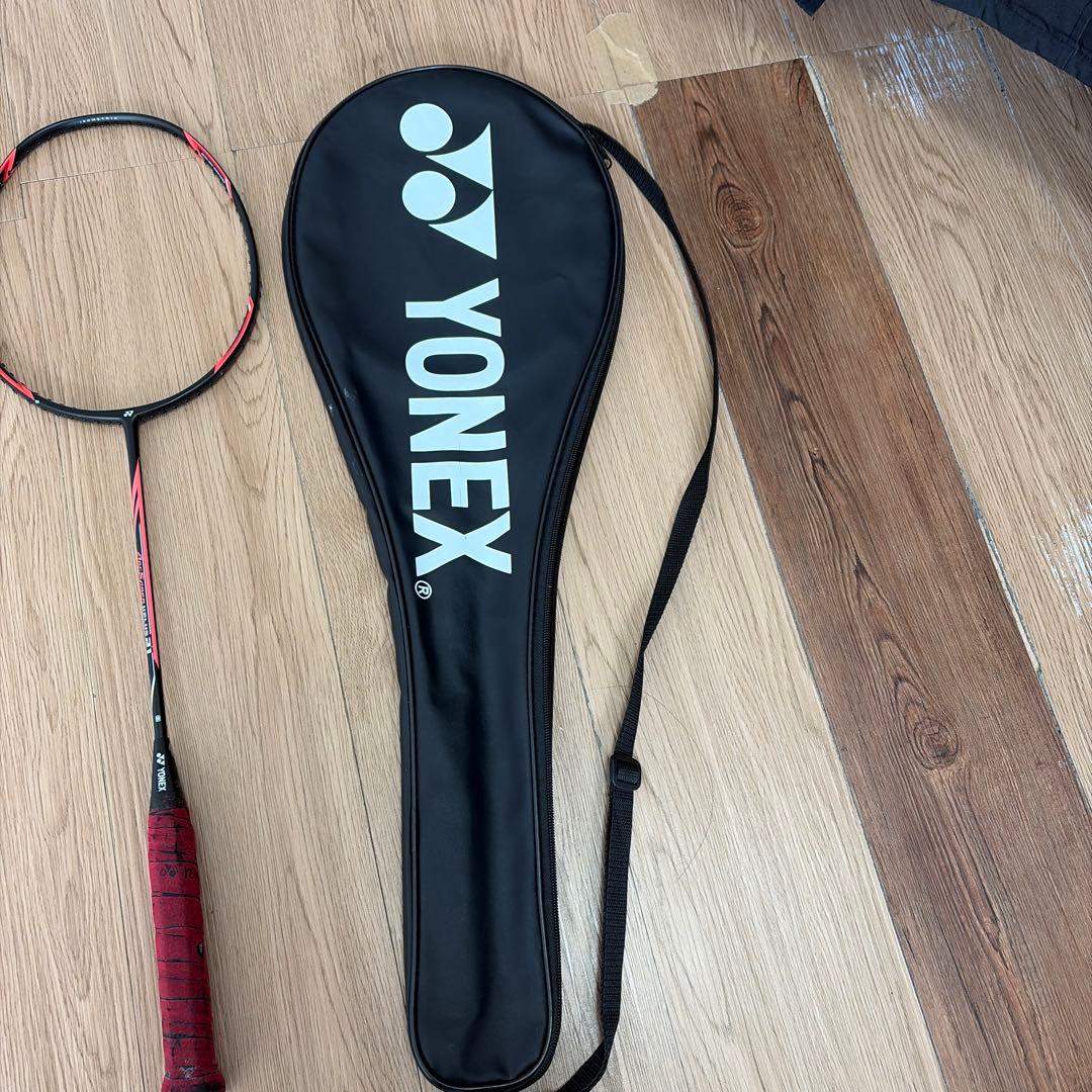 YONEX バドミントンラケット 黒/赤 ケース付き