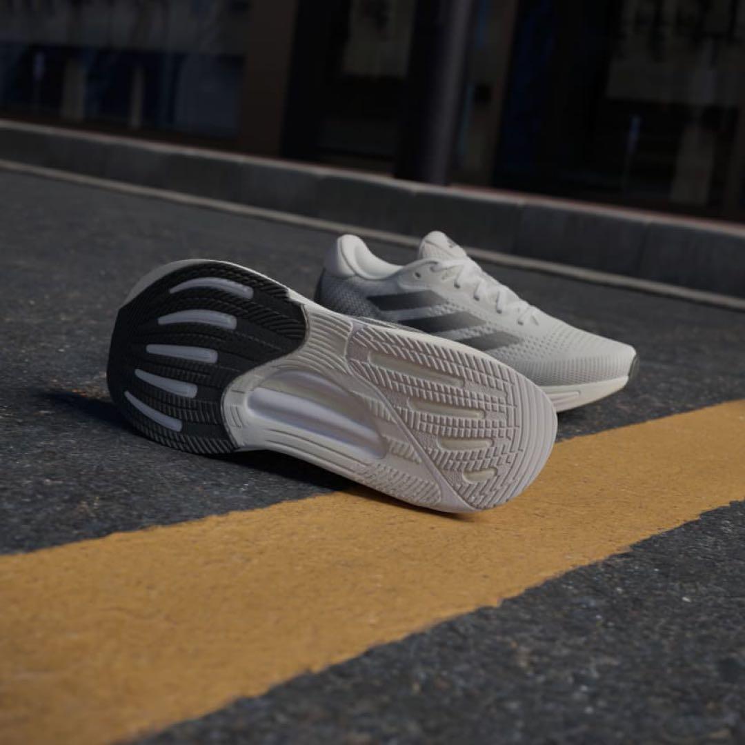 新品　adidas ランニングシューズ ホワイト/グレー28.0cm