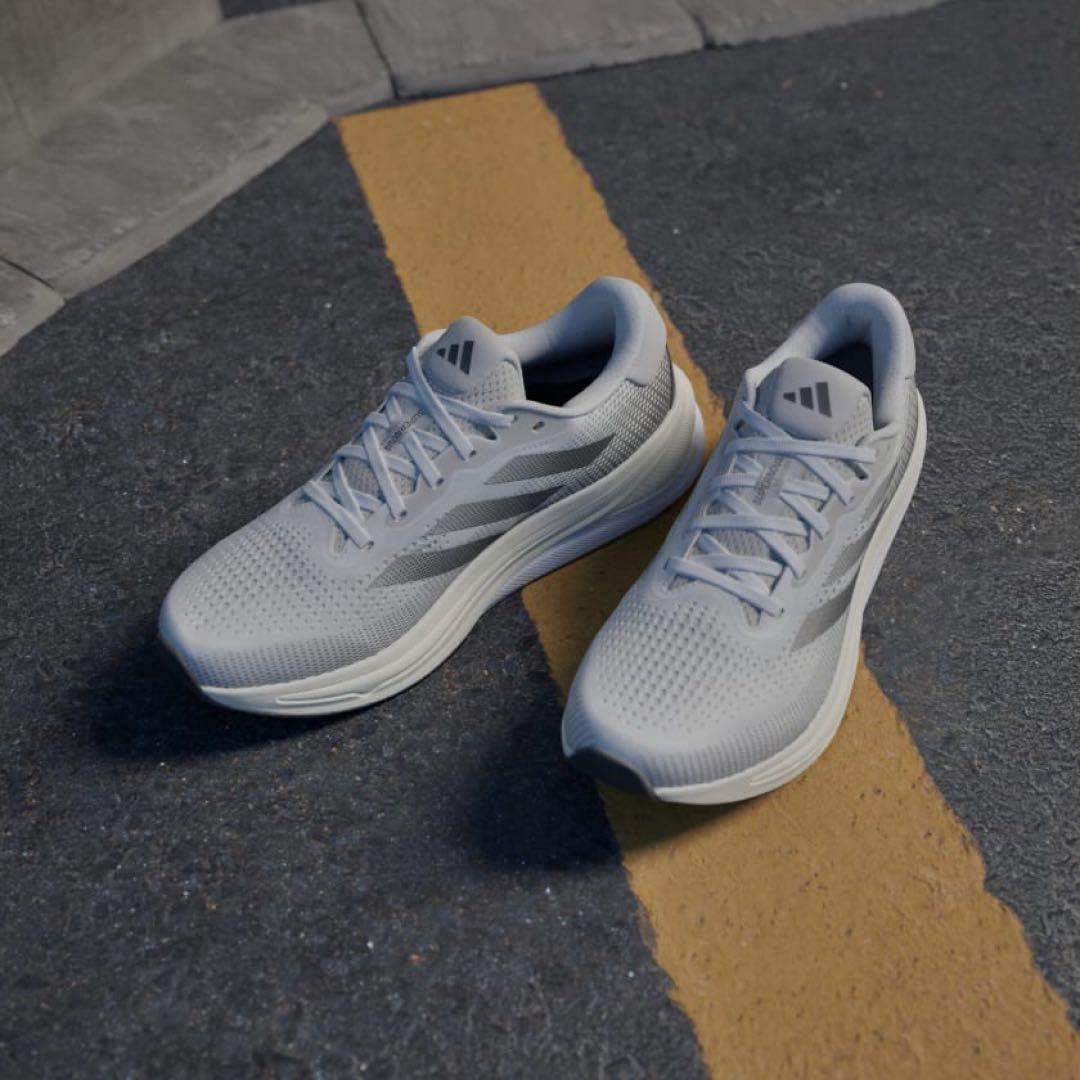 新品　adidas ランニングシューズ ホワイト/グレー28.0cm