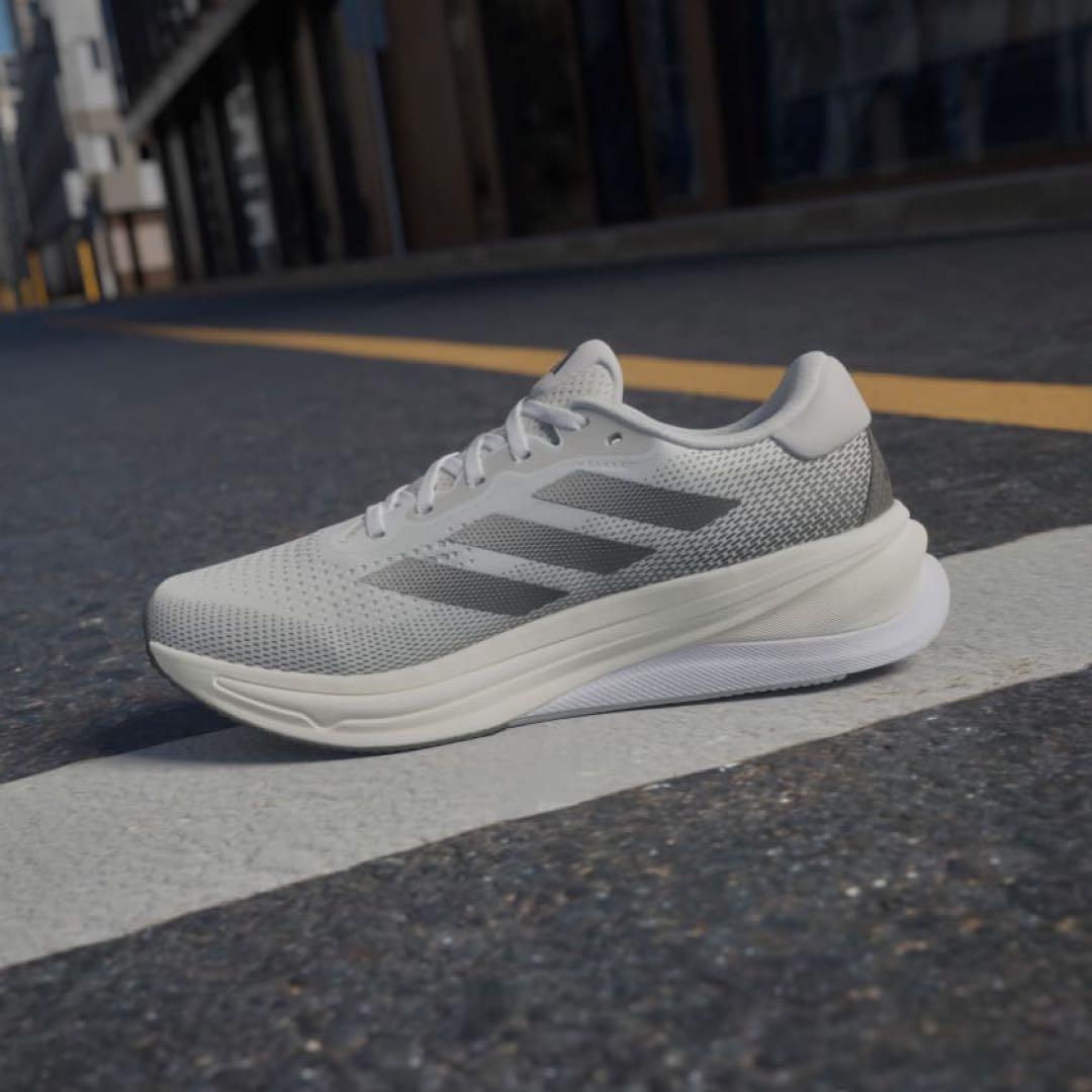 新品　adidas ランニングシューズ ホワイト/グレー28.0cm