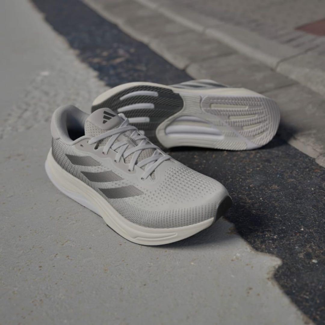 新品　adidas ランニングシューズ ホワイト/グレー28.0cm