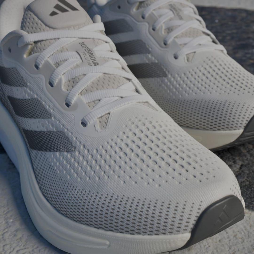 新品　adidas ランニングシューズ ホワイト/グレー28.0cm