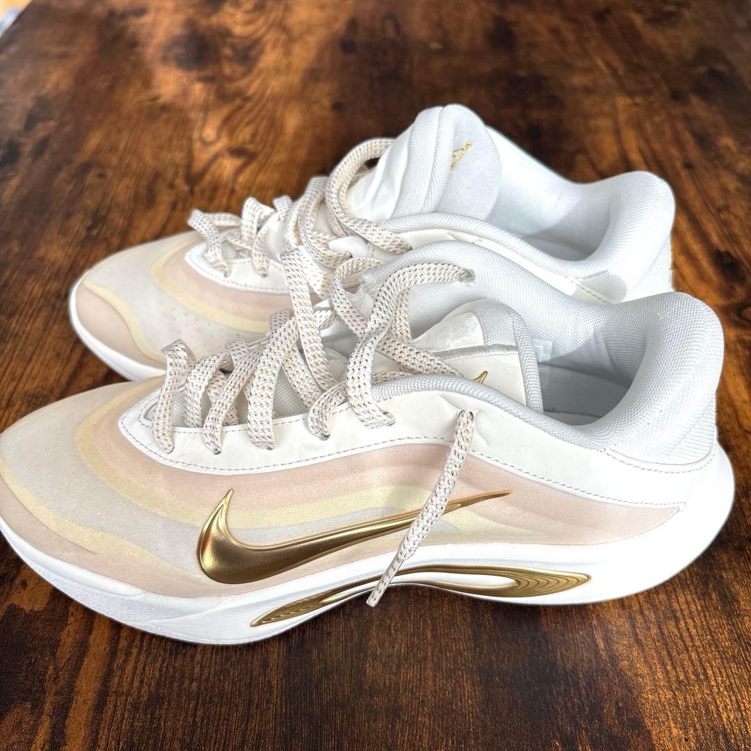 Nike バスケットボールシューズ ホワイト/ゴールド