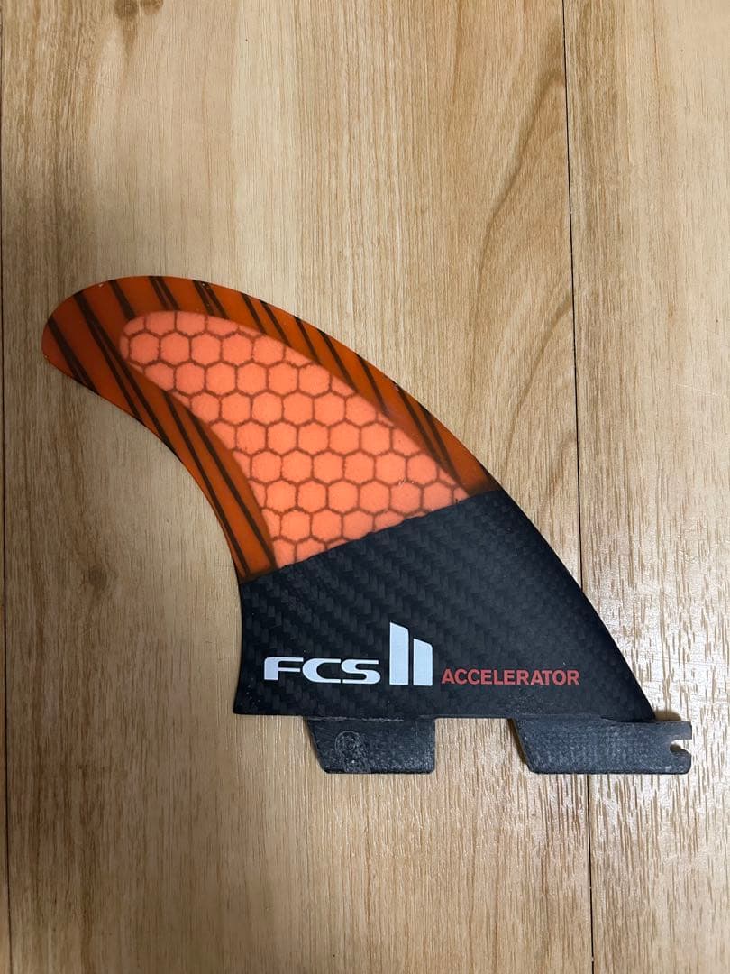 FCS II ACCELERATOR フィン MEDIUM オレンジ/ブラック