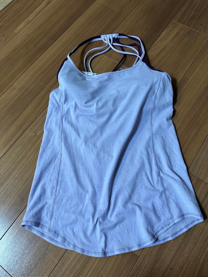 ルルレモン薄紫色タンクトップとストライプヨガパンツセット
