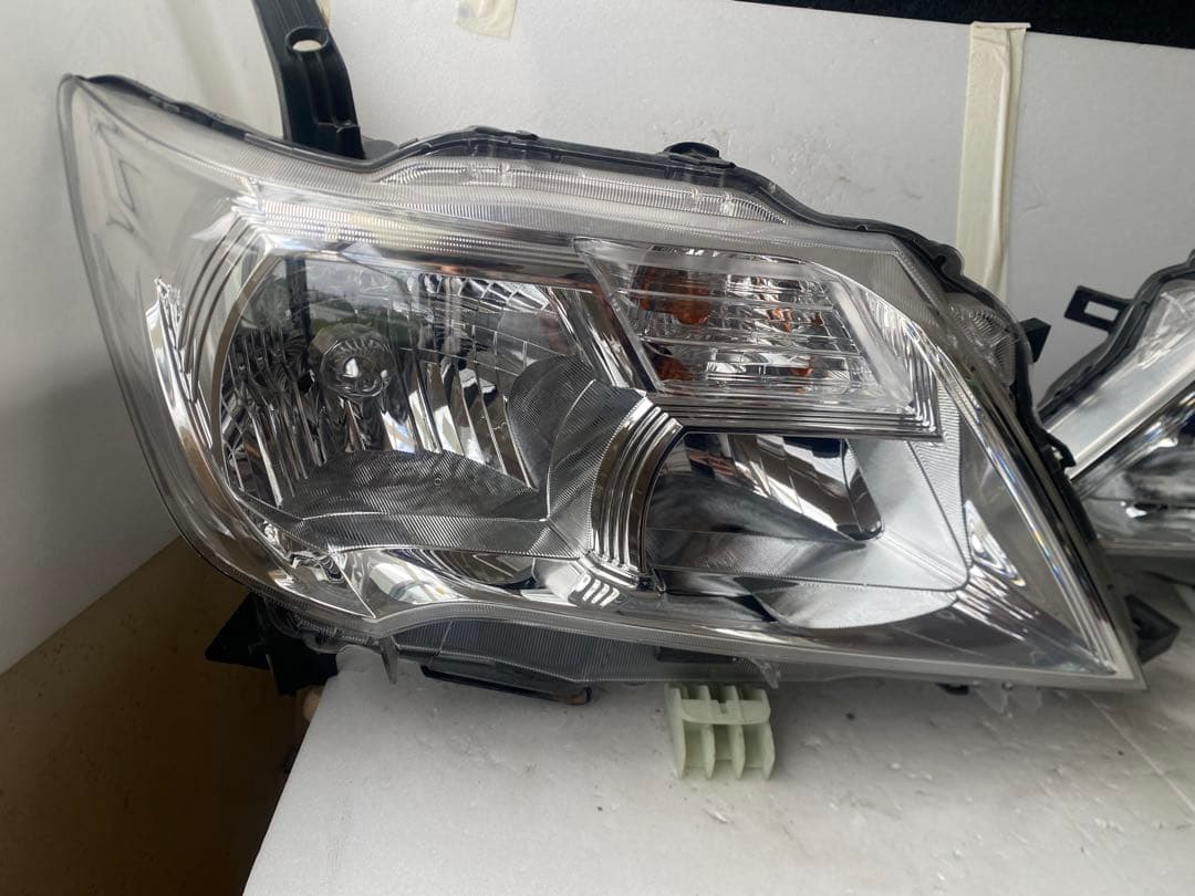 日産 セレナ C26 前期 純正ヘッドライト 左右セット ハロゲン 中古