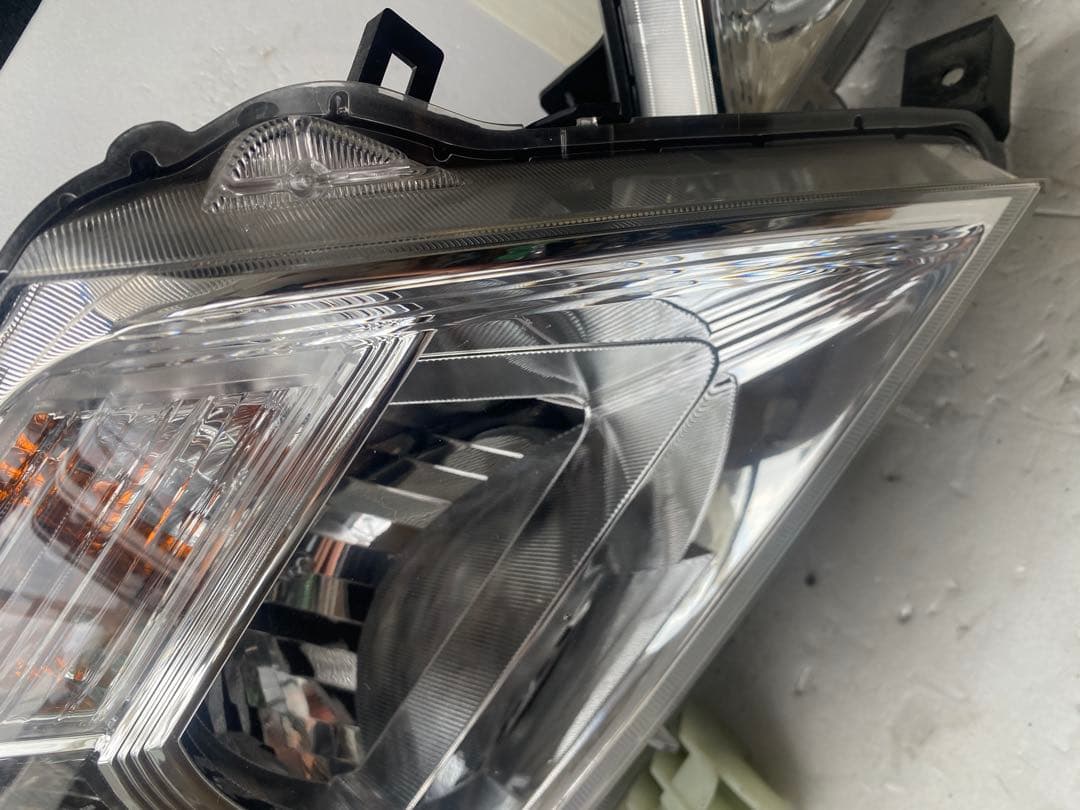 日産 セレナ C26 前期 純正ヘッドライト 左右セット ハロゲン 中古