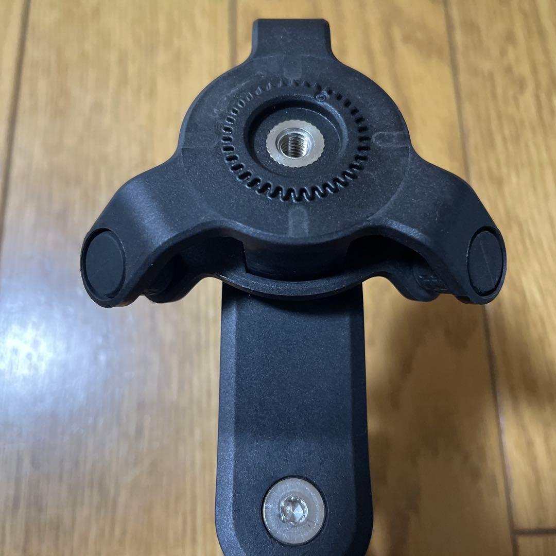 QUAD LOCK.クアッドロック　携帯充電機能付き携帯マウントと スマホリング
