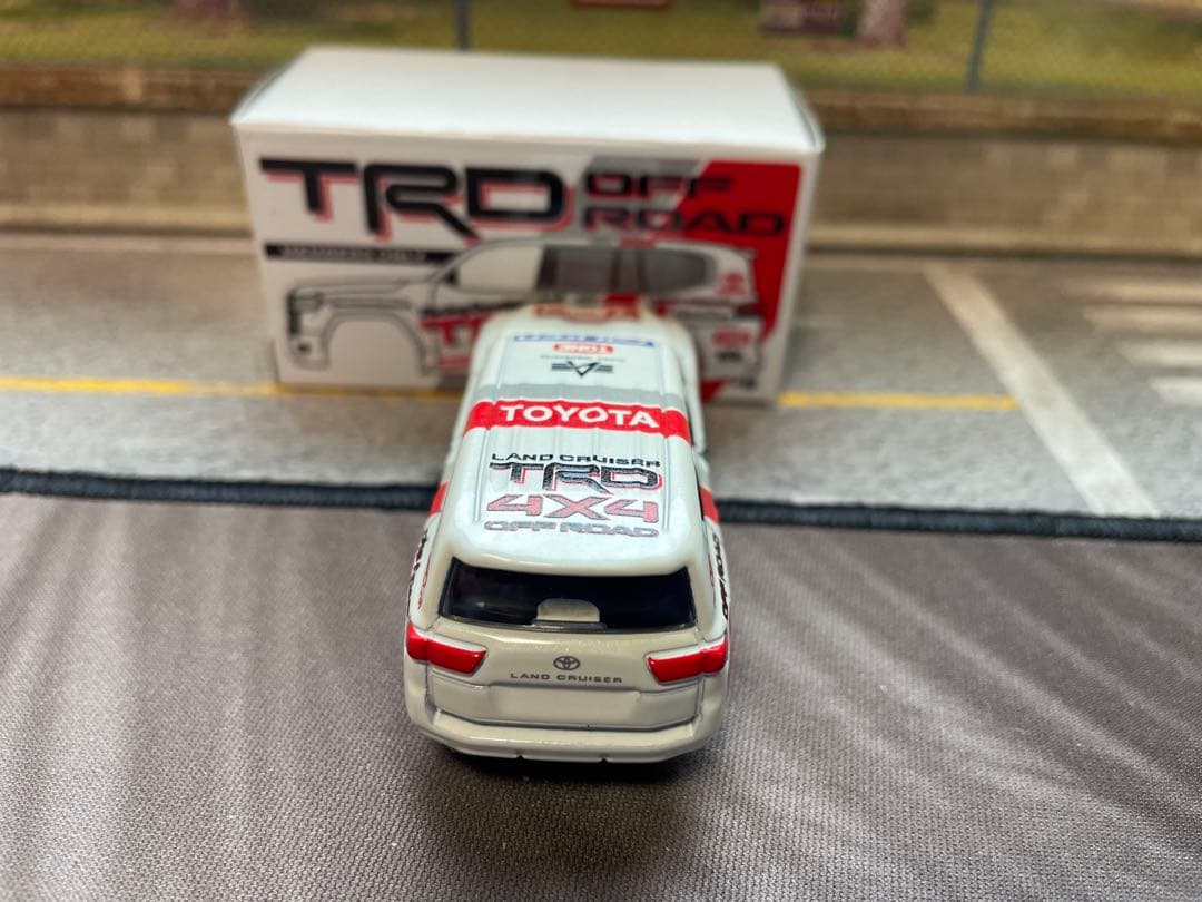 トミカ KahkA特注ランクル300 TRD仕様オフロード