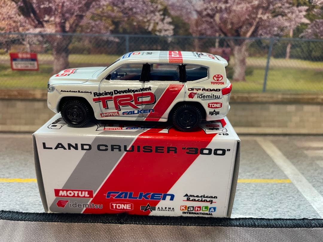 トミカ KahkA特注ランクル300 TRD仕様オフロード