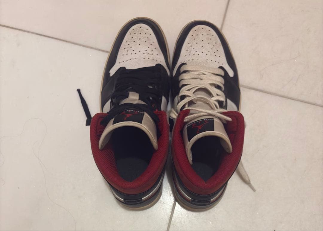 Nike Air Jordan 1 ミッドカットシューズ(カスタム靴ひも)