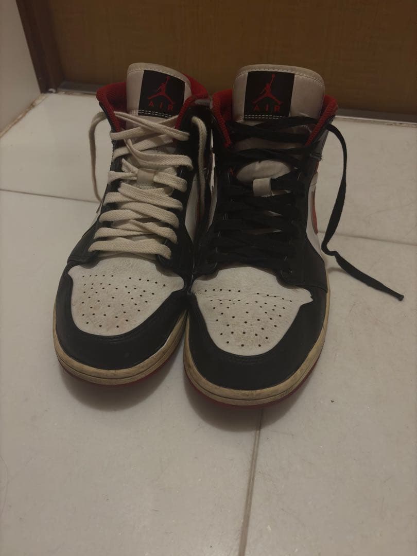 Nike Air Jordan 1 ミッドカットシューズ(カスタム靴ひも)