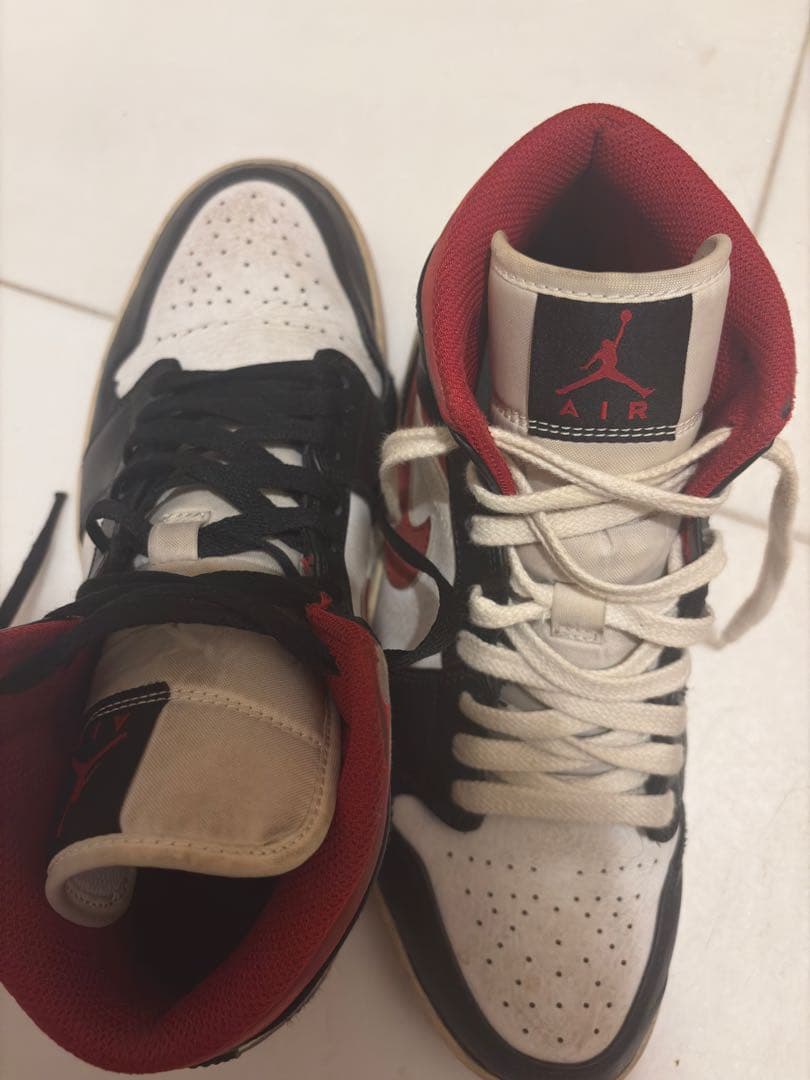 Nike Air Jordan 1 ミッドカットシューズ(カスタム靴ひも)