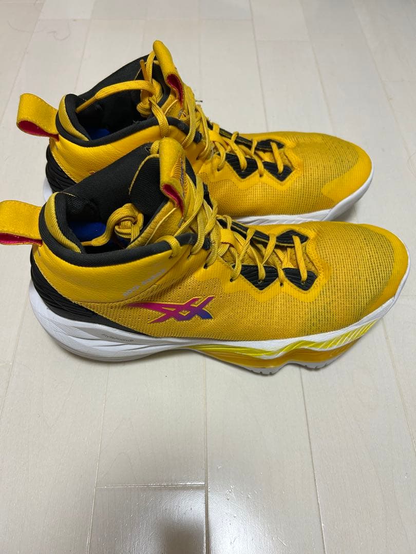 ASICS バスケットシューズ ハイカット イエロー