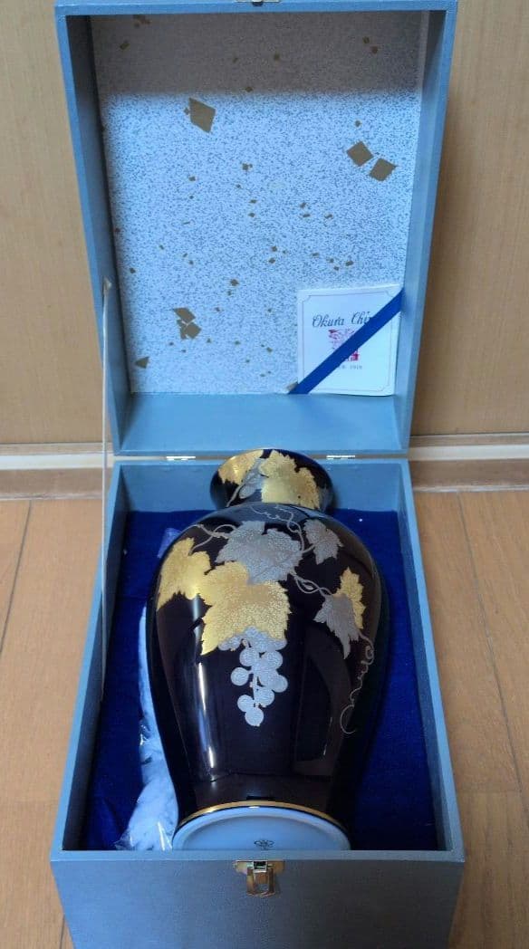 【大倉陶園 】瑠璃金蝕ぶどう花瓶 箱付