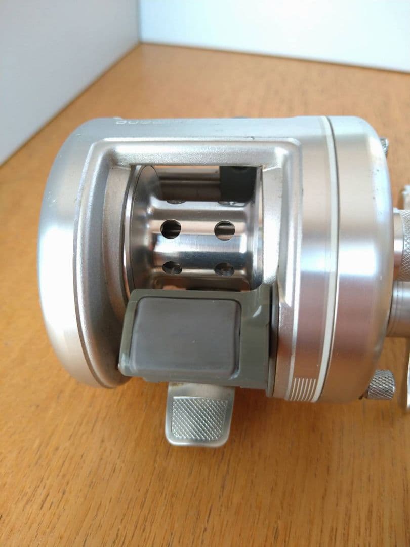 SHIMANO CALCUTTA 100 ベイトリール