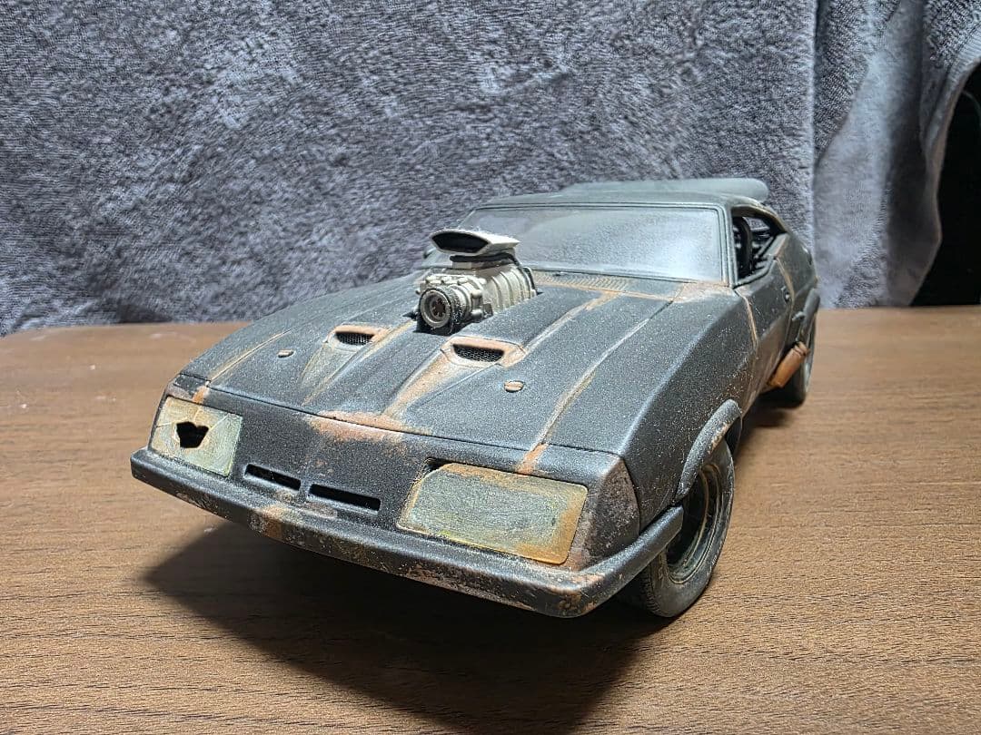 AUTOart製 1/18 マッドマックス インターセプター 怒りのデスロード