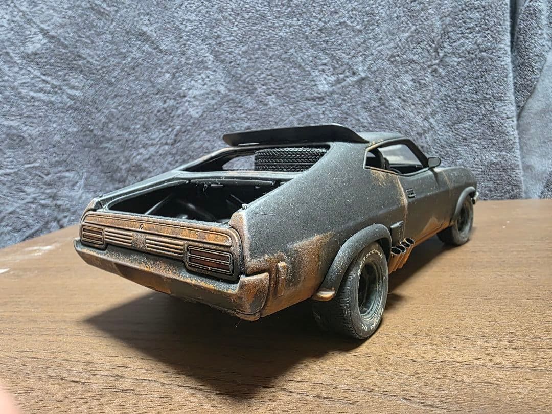 AUTOart製 1/18 マッドマックス インターセプター 怒りのデスロード