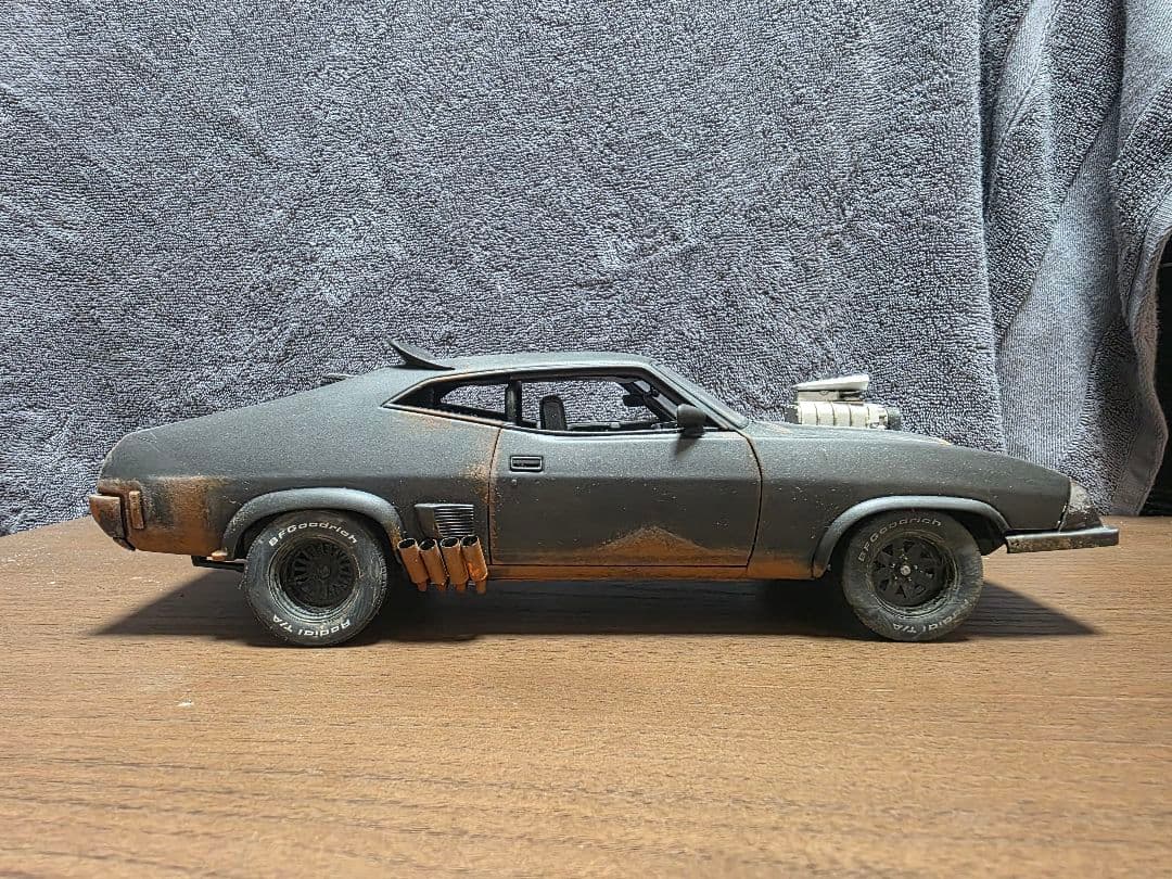 AUTOart製 1/18 マッドマックス インターセプター 怒りのデスロード