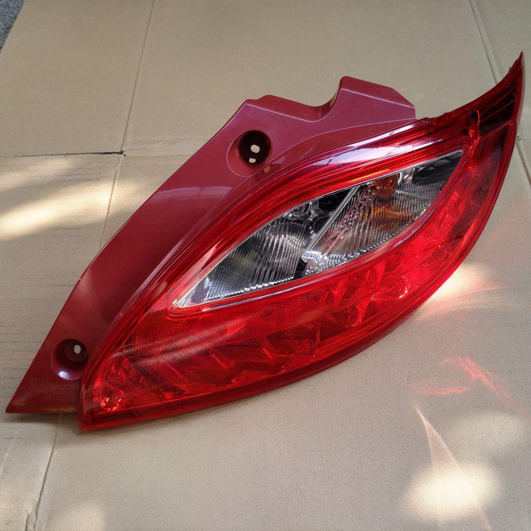 マツダ デミオDE型 LEDテールランプ 左右セット 中古品