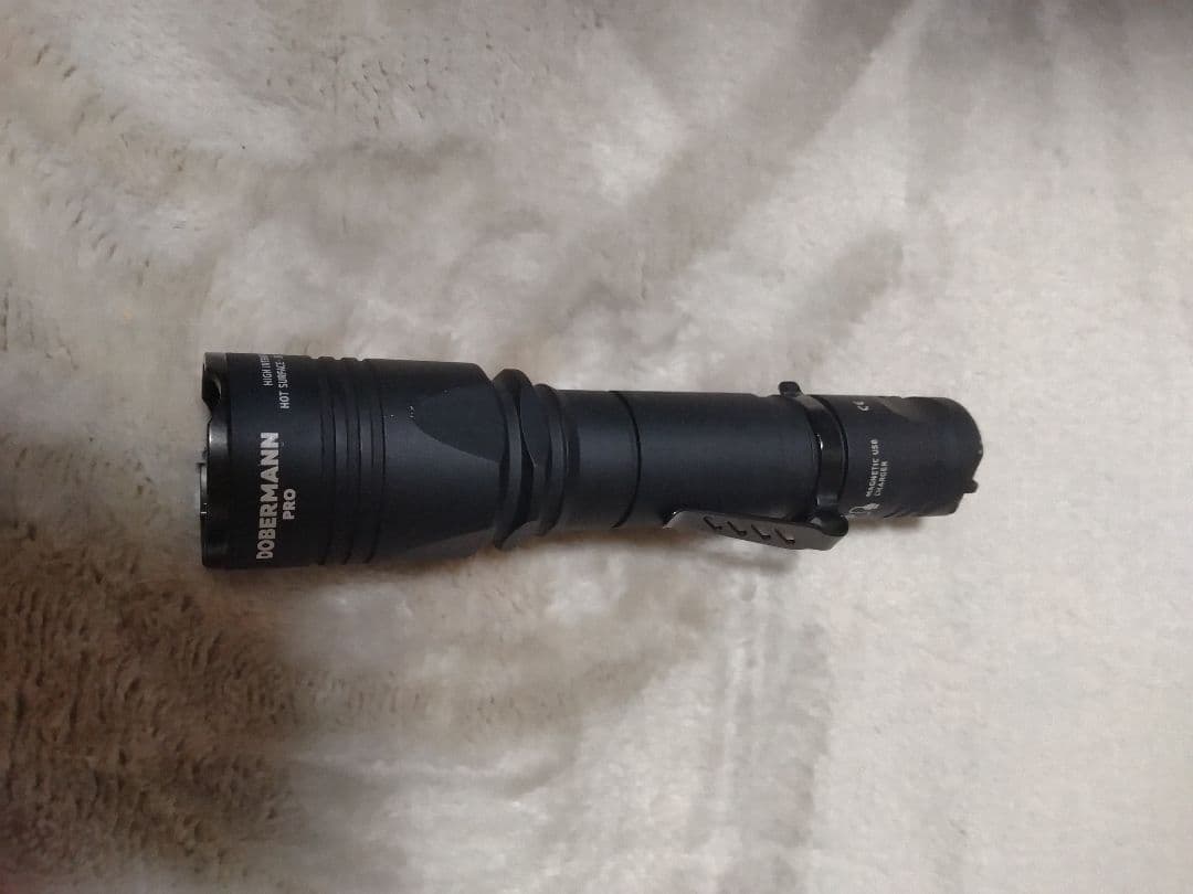 Armytek DOBERMANN PRO 懐中電灯