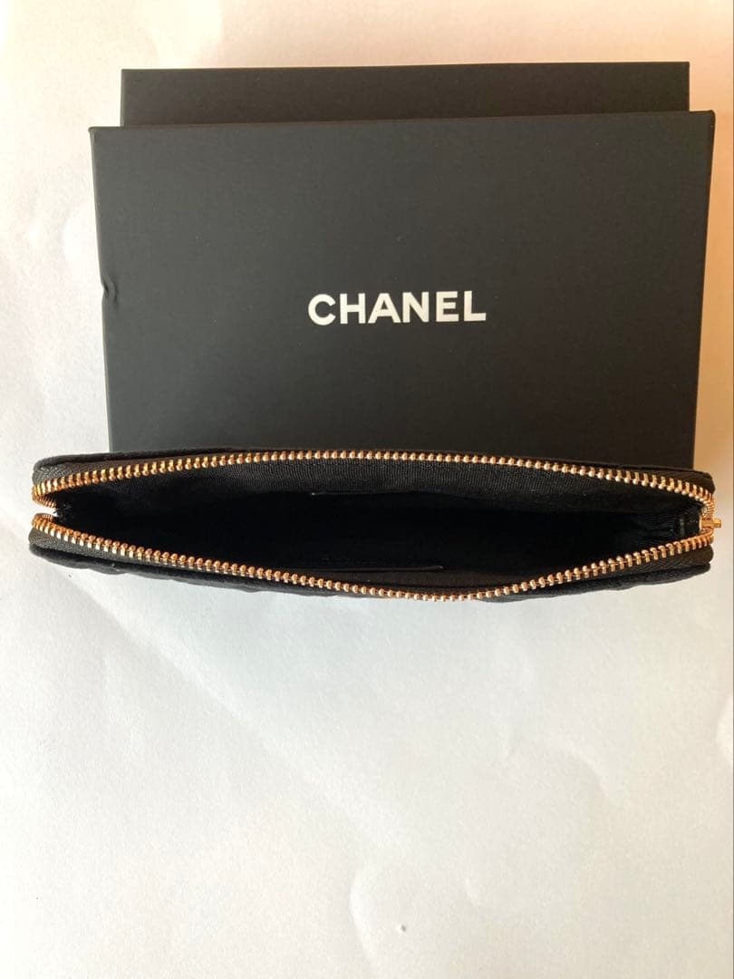 [CHANEL］ベルベット製ポーチ