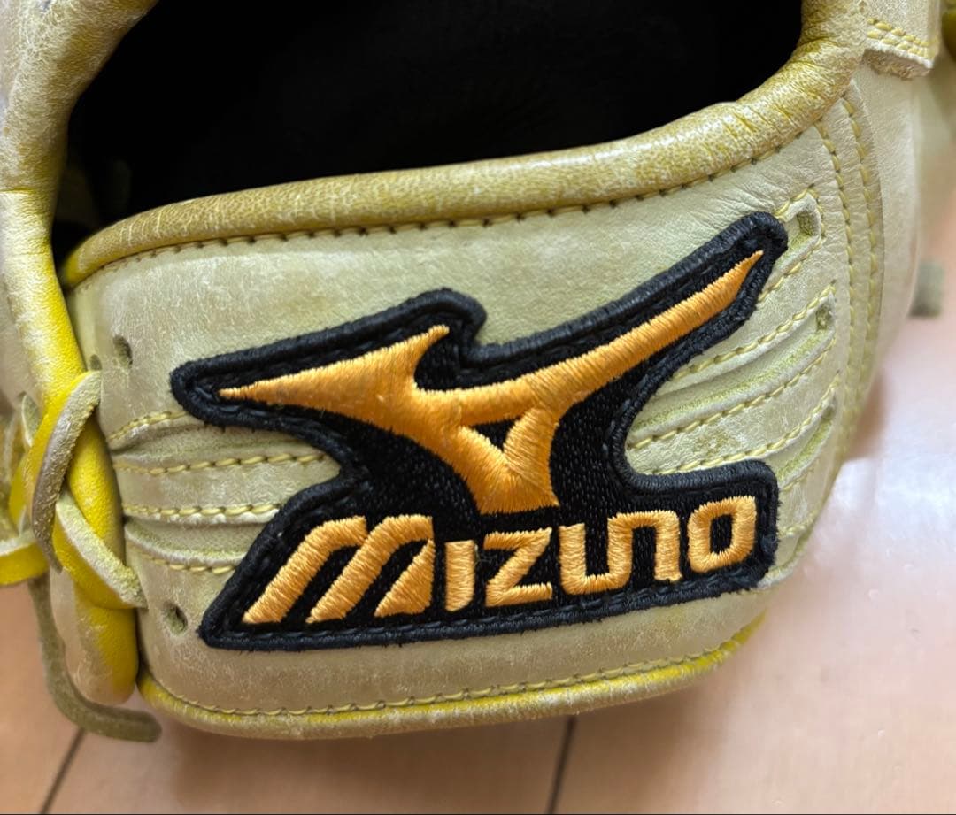 ミズノ Mizuno 軟式グローブ ピッチャー用　右利き用　プロフェッショナル