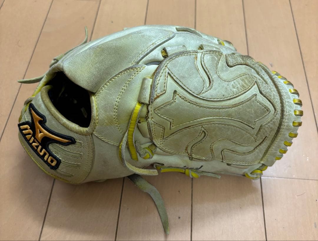 ミズノ Mizuno 軟式グローブ ピッチャー用　右利き用　プロフェッショナル
