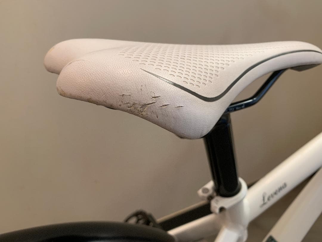 ブリヂストン Levena レベナ 18型　ホワイト