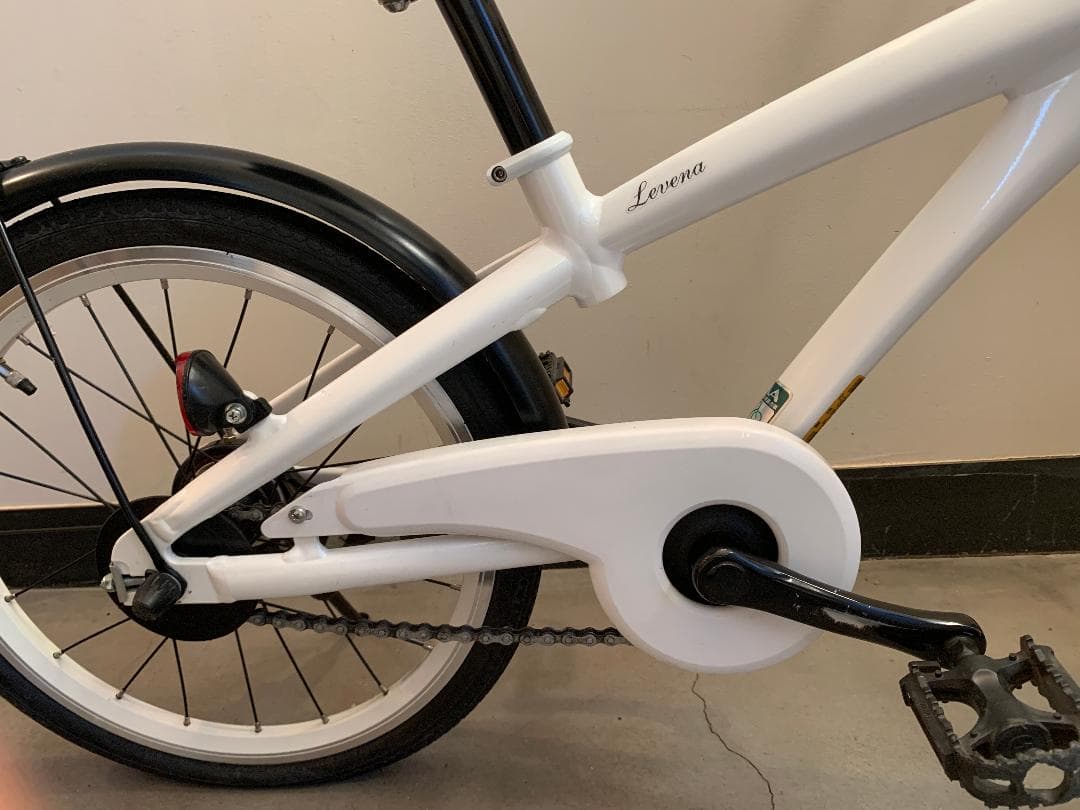 ブリヂストン Levena レベナ 18型　ホワイト