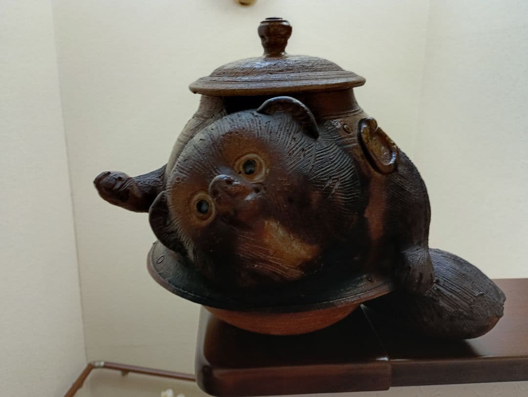 タヌキの陶器容器 蓋付き信楽焼縁起良い八寸狸茶釜