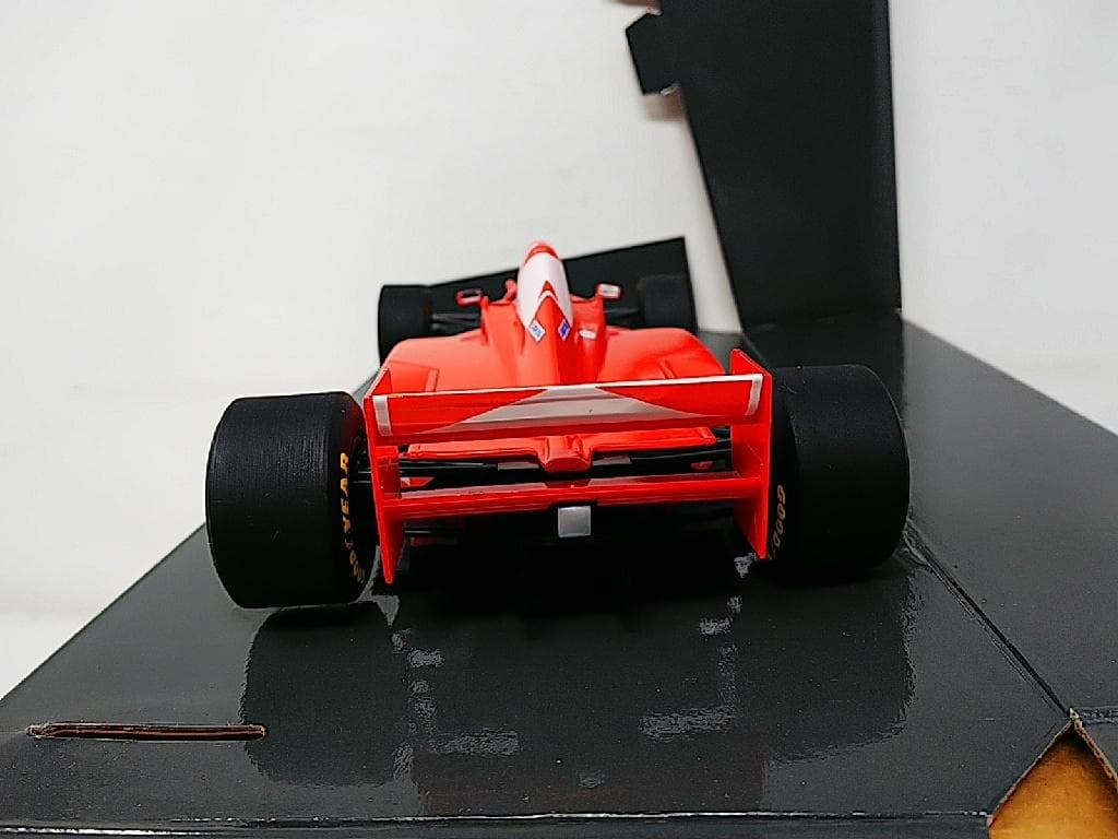 シェル特注品ミニチャンプス製 1/18 フェラーリ F310B 鈴鹿サーキット