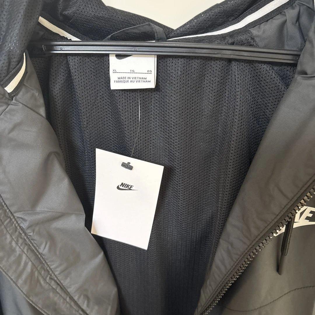NIKE ナイキ　ウインドブレーカー　シャカシャカ　ランニングウェア　新品　XL