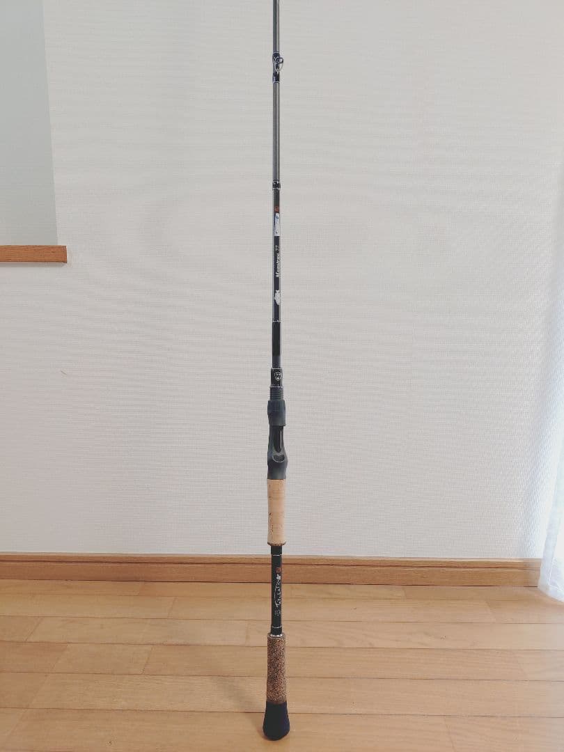 ツララ 「 モンストロ77 」ケース付き ほぼ新品