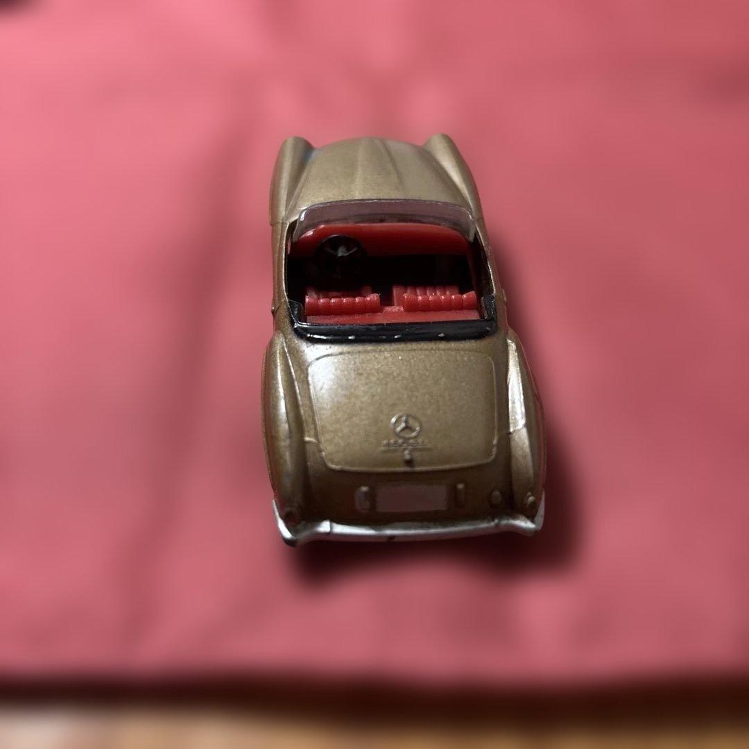 DALIA SOLID MERCEDES ミニカー　ゴールド